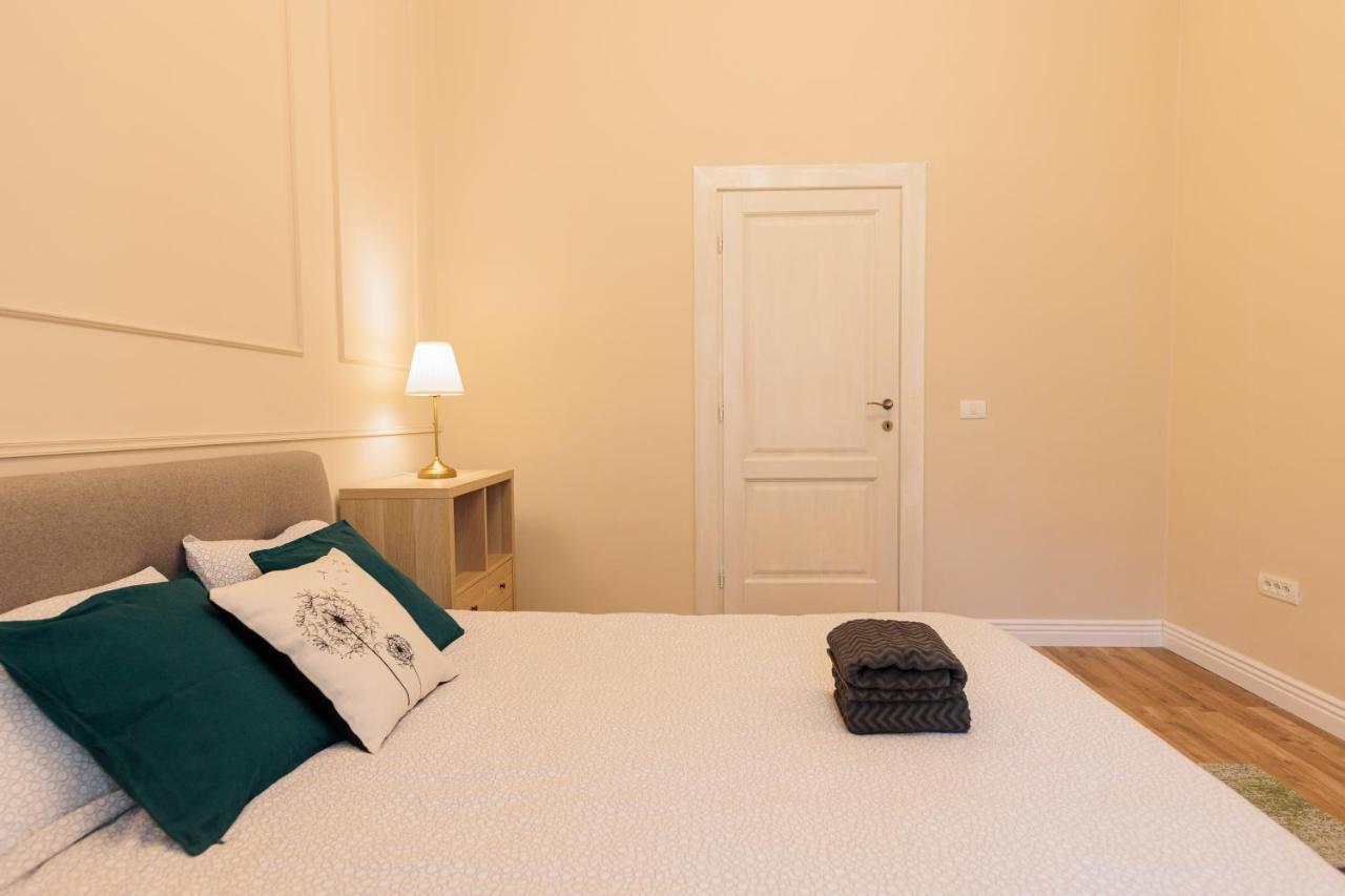 טימישוארה Cozy Apartment In The Historical City Center מראה חיצוני תמונה