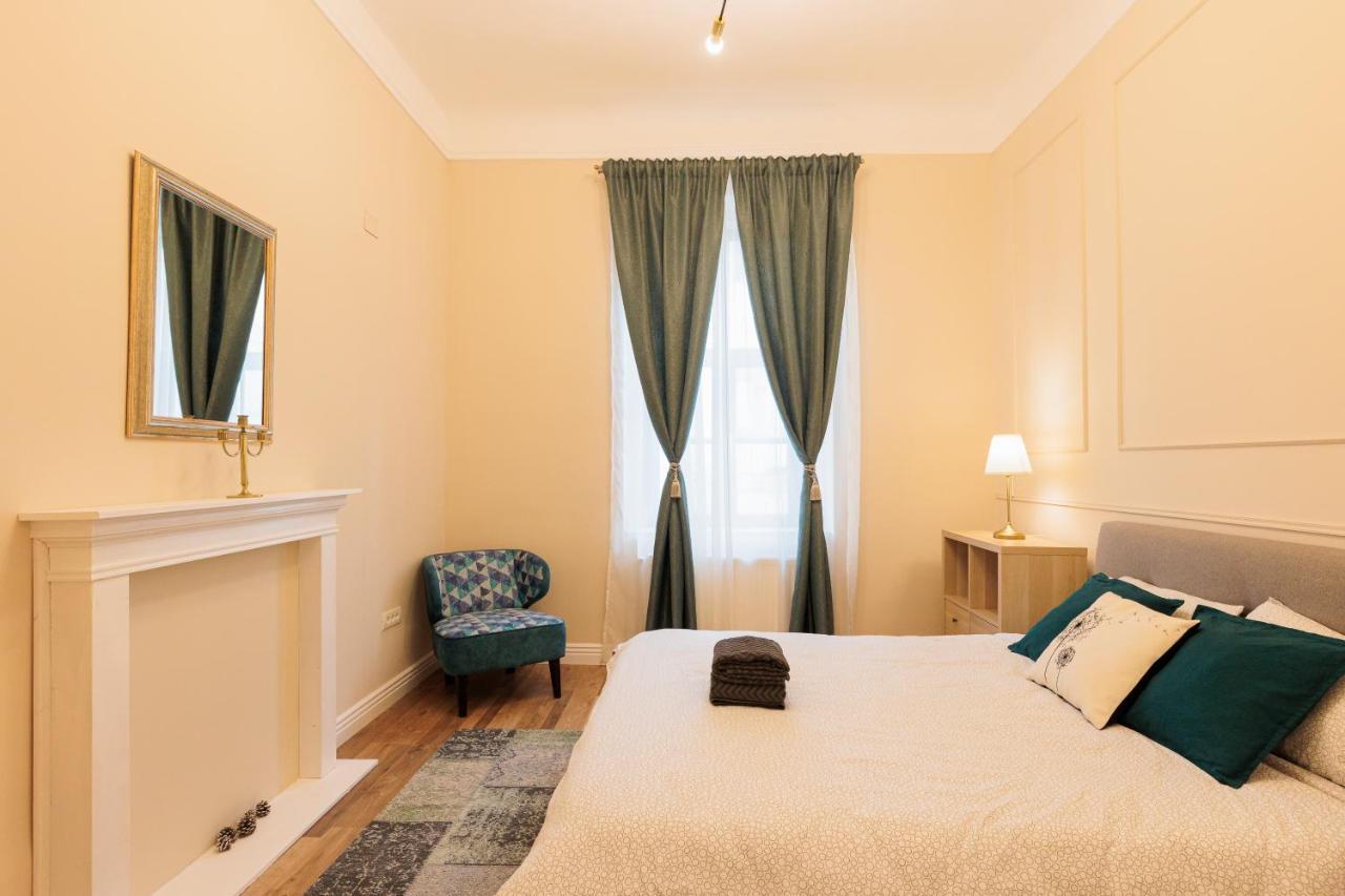טימישוארה Cozy Apartment In The Historical City Center מראה חיצוני תמונה
