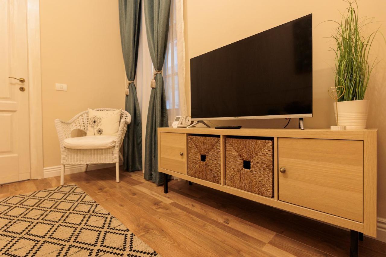 טימישוארה Cozy Apartment In The Historical City Center מראה חיצוני תמונה